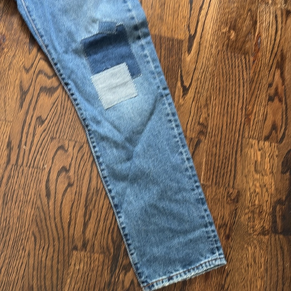 NWT Levi's Classic 501 Blue Jeans with Patch Detail 28x30 - Picture 9 of 10